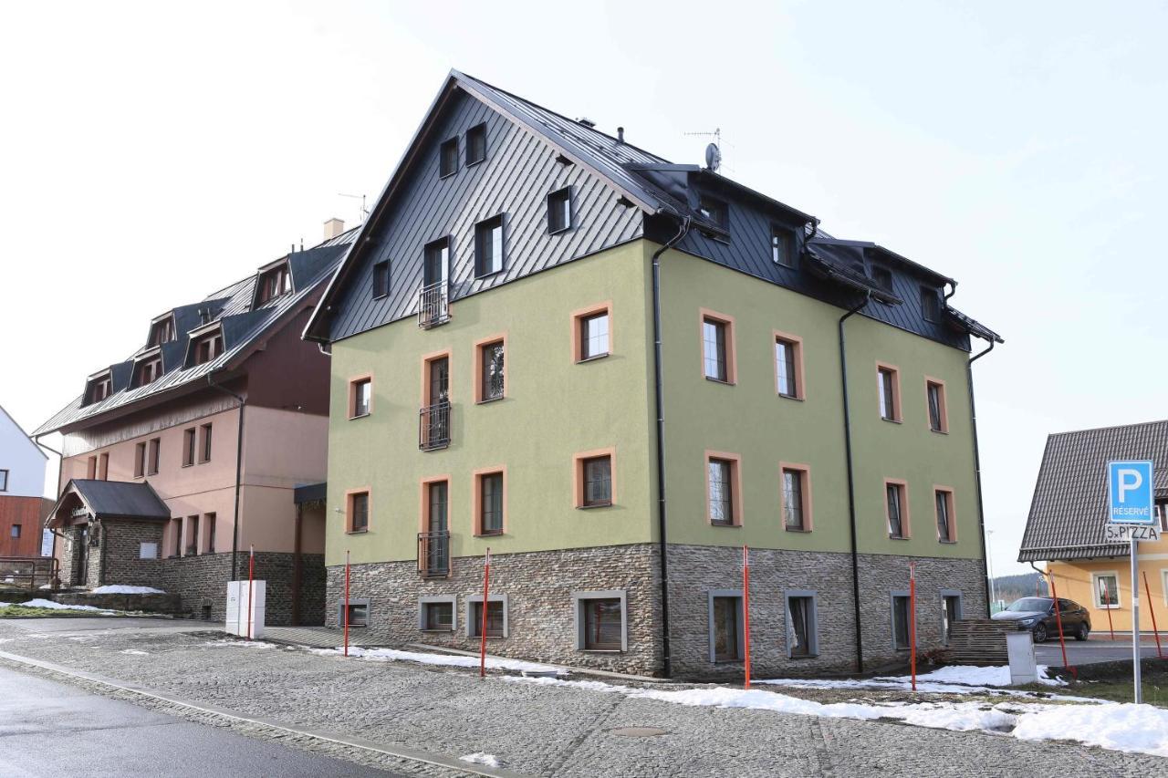Apartmany Aura Bozi Dar Luaran gambar