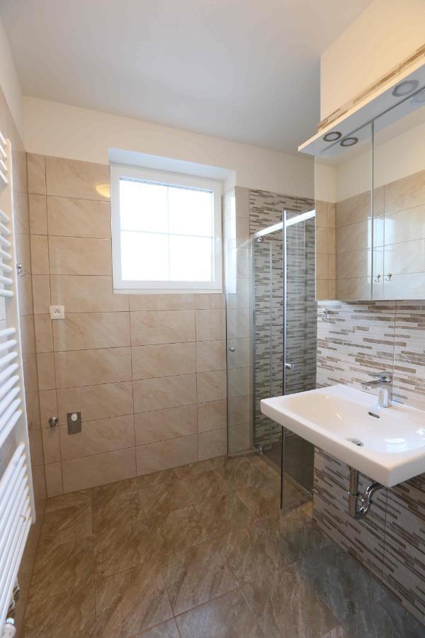 Apartmany Aura Bozi Dar Luaran gambar