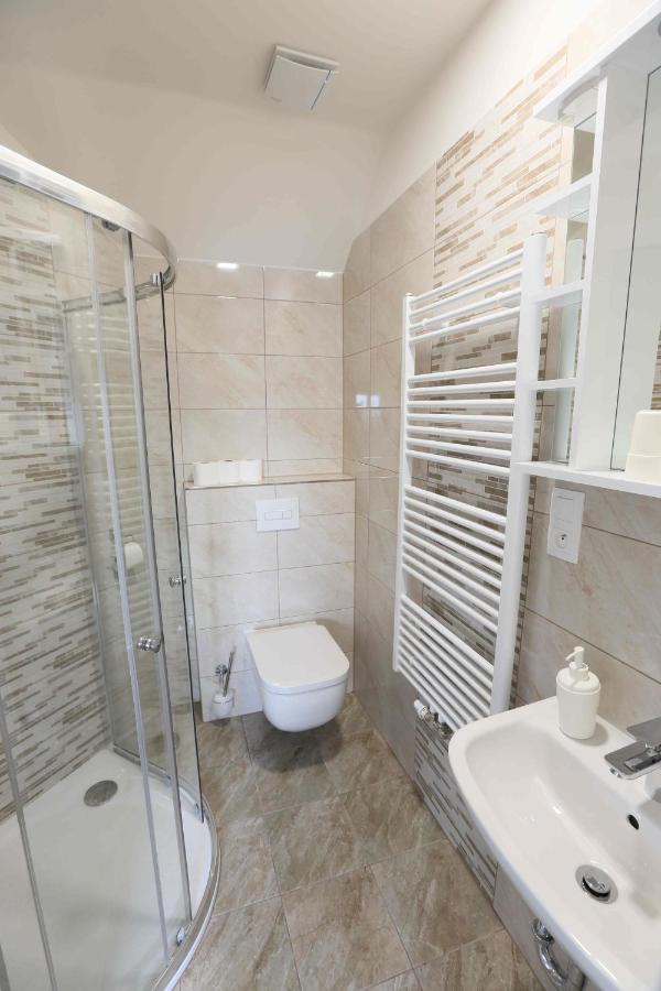 Apartmany Aura Bozi Dar Luaran gambar